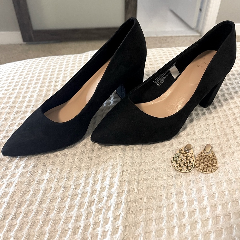 A new day chunky heel black suede pumps size 6
